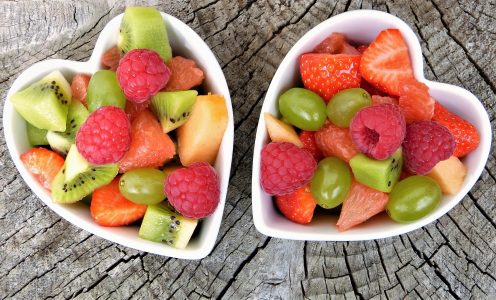 Frutas em potes em formato de coração
